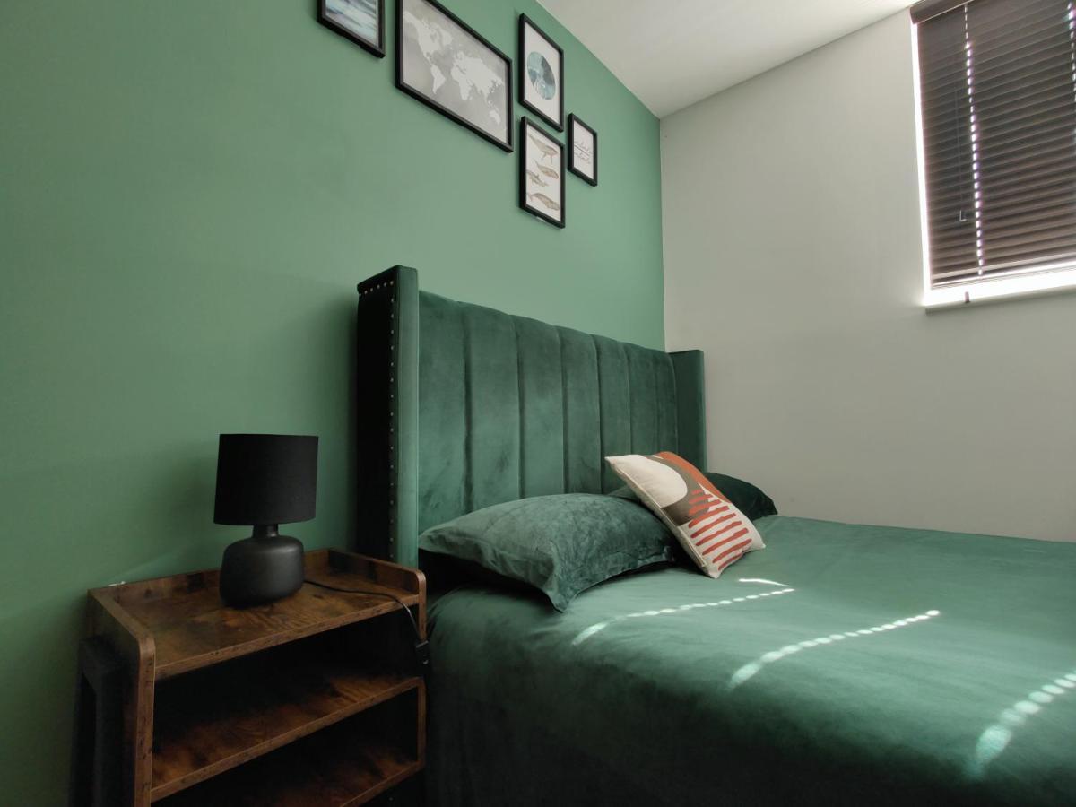 City Centered 2 Bed Serviced Apartment- Sherpa Homes Swindon Exteriör bild