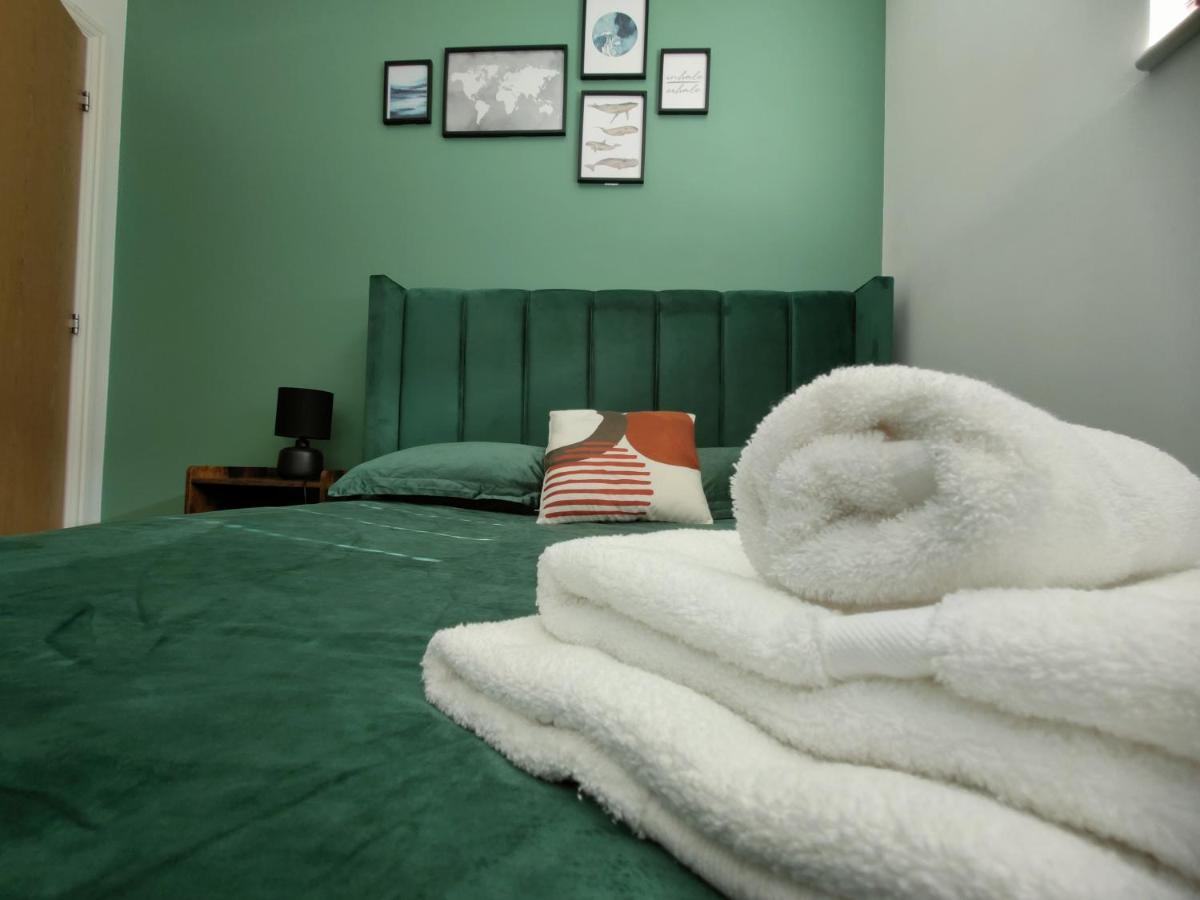 City Centered 2 Bed Serviced Apartment- Sherpa Homes Swindon Exteriör bild