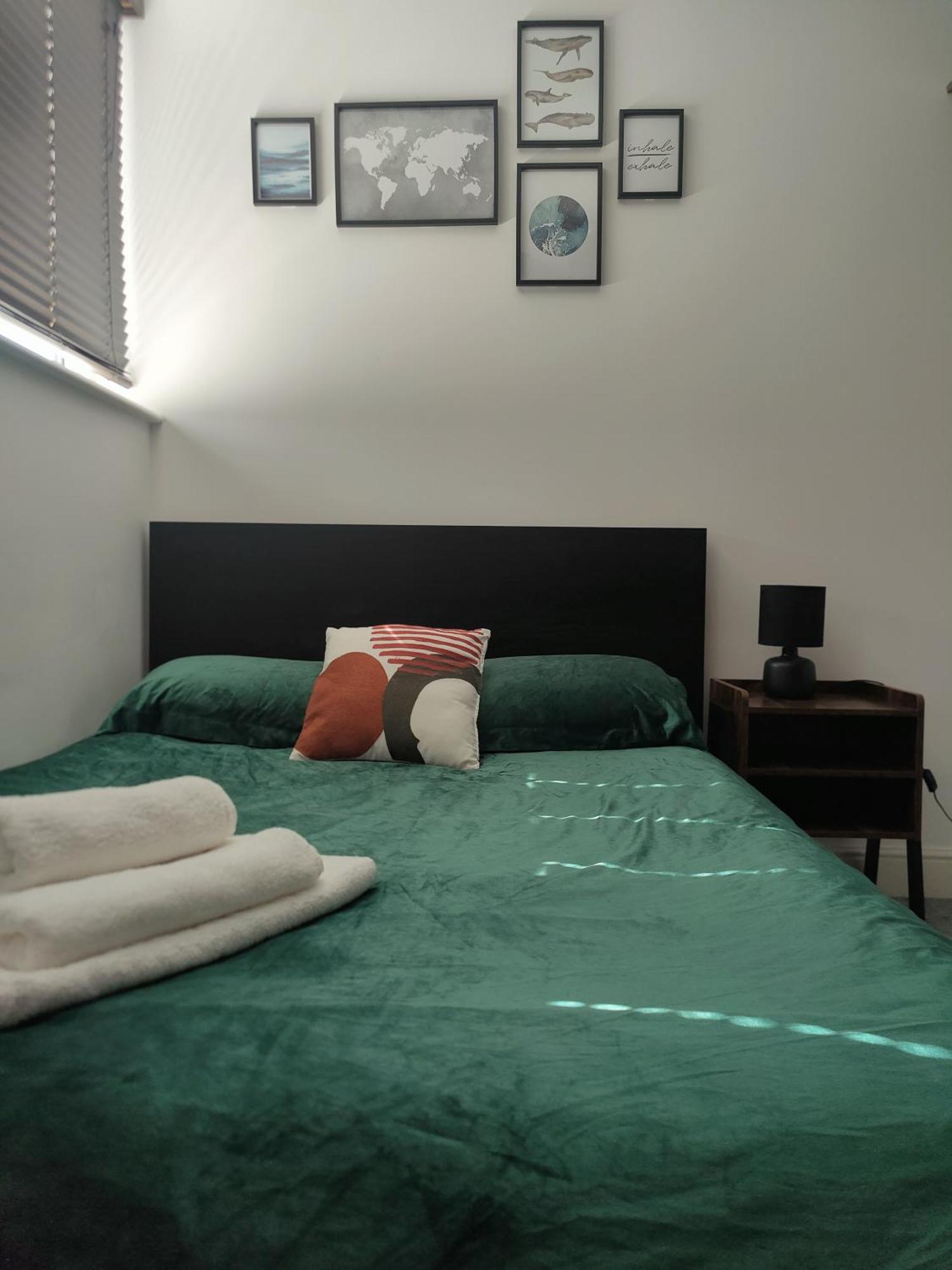 City Centered 2 Bed Serviced Apartment- Sherpa Homes Swindon Exteriör bild